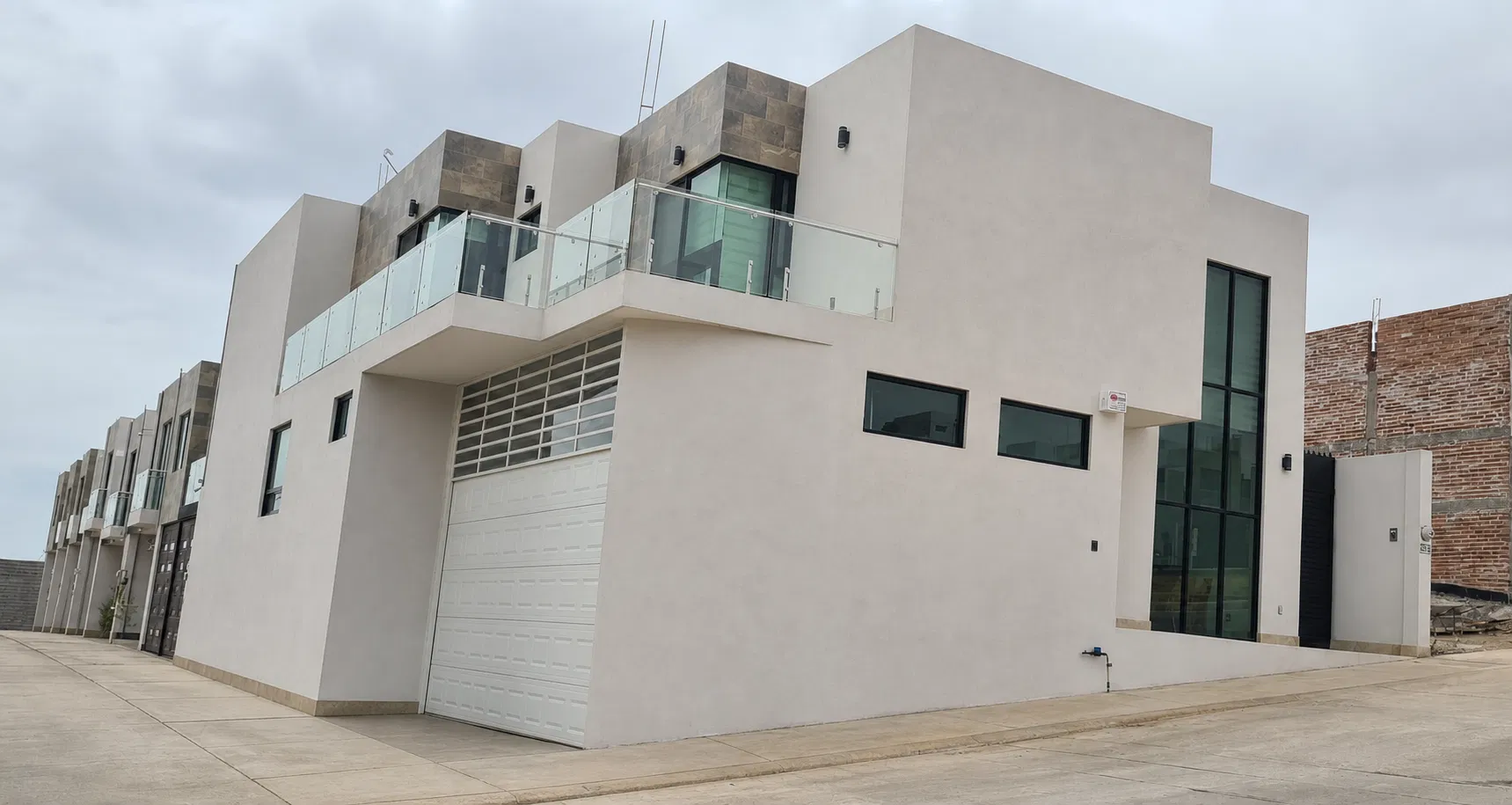 Residencia en venta — Privada Los Encinos, Colinas del Padre 5ta Sección — imagen 1